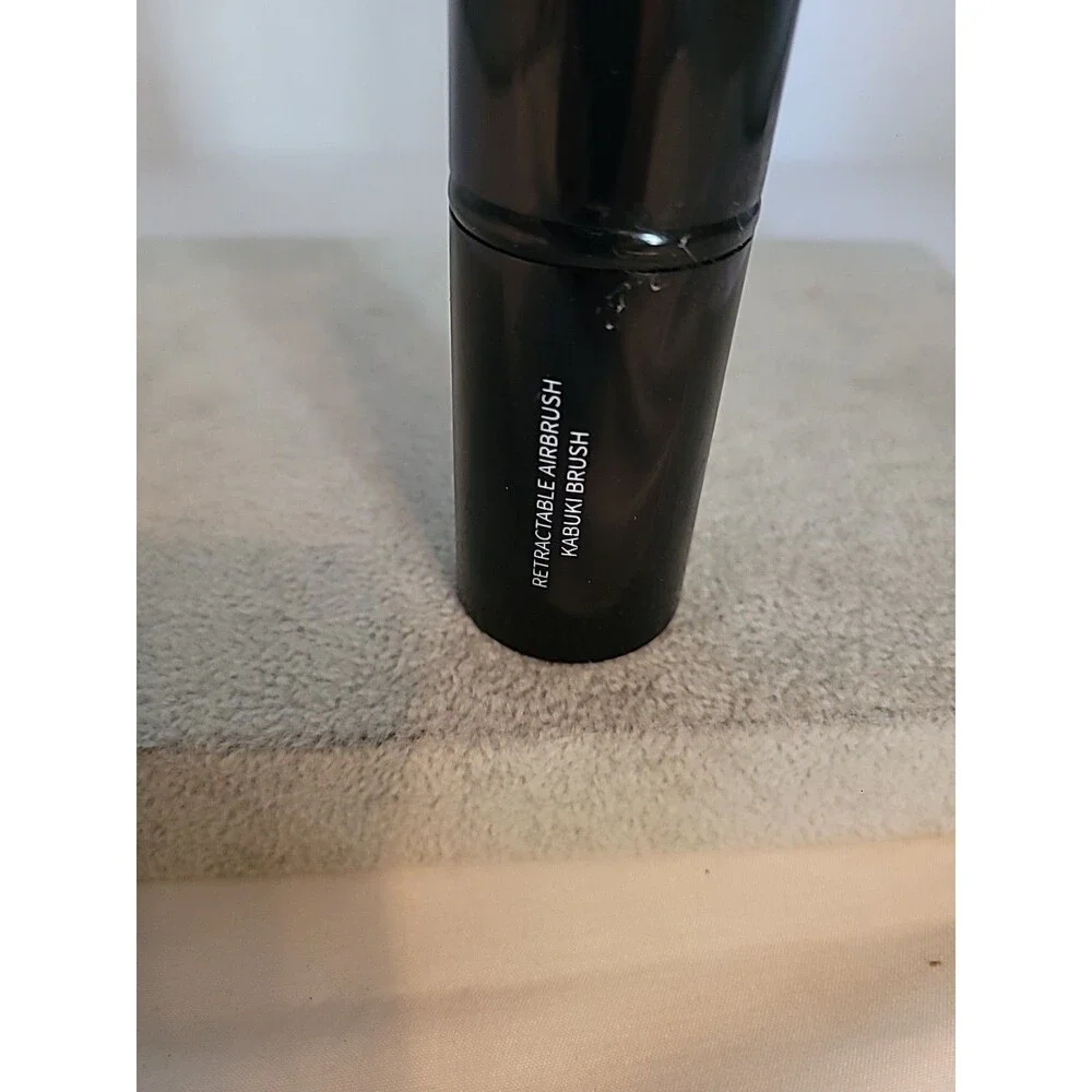 LAURA GELLER RETRACTABLE KABUKI BRUSH FOR TRAVEL OR PURSE - ROUNDED